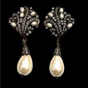 Heidi Daus Antique Black Diamond & Pearl Fan Shape Clip On Pair Rare